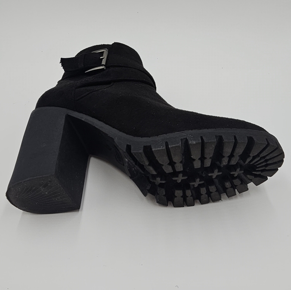 Boots - Picture 3 of 3